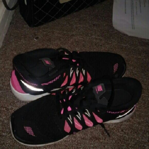 Nikes - Picture 3 of 3