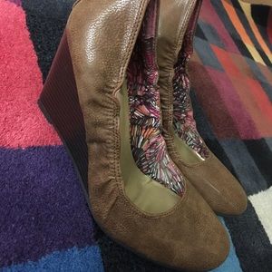 Madden Girl Brown Wedges size 9