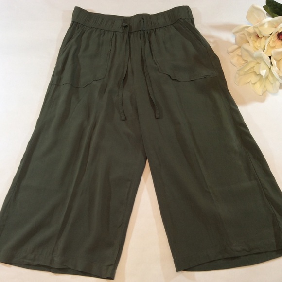 Olive green wide leg crop pants