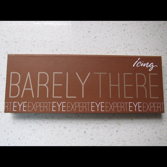 Nude eye shadow palette