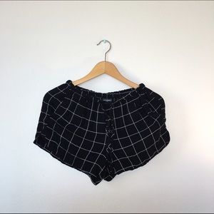 Brandy Melville Checkered Black Shorts 👼🏼