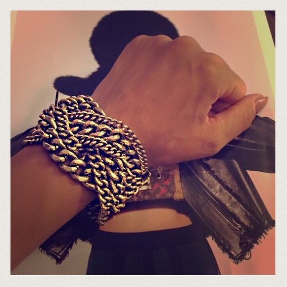 ANN TAYLOR LOFT GOLDTONE CHUNKY CHAIN BRACELET