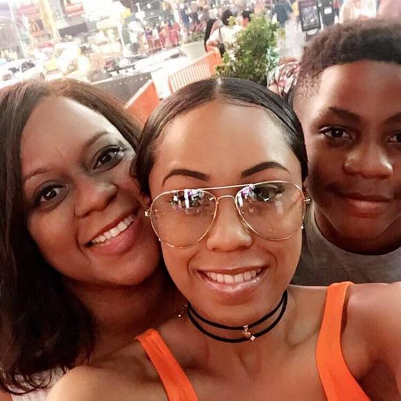 Meet your Posher, Chanelle - Picture 1 of 1