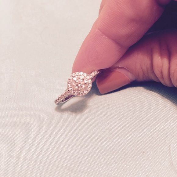 Forever mark diamond ring - Picture 1 of 4