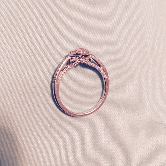 Forever mark diamond ring - Picture 2 of 4