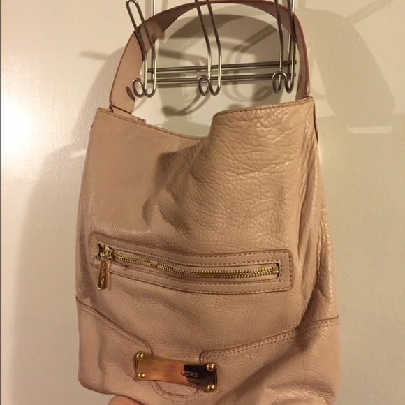 Michael Kors Cream Shoulder Bag/ BUCKETBAG