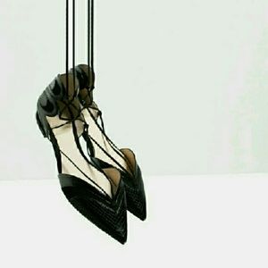 Gorgeous pointed toe lace up style zara flats
