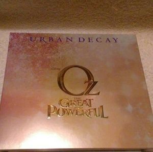 Urban Decay Oz Glinda Eyeshadow Palette