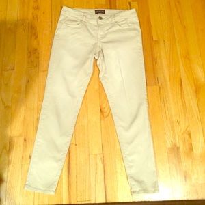 American Eagle Outfitters Jeans.
