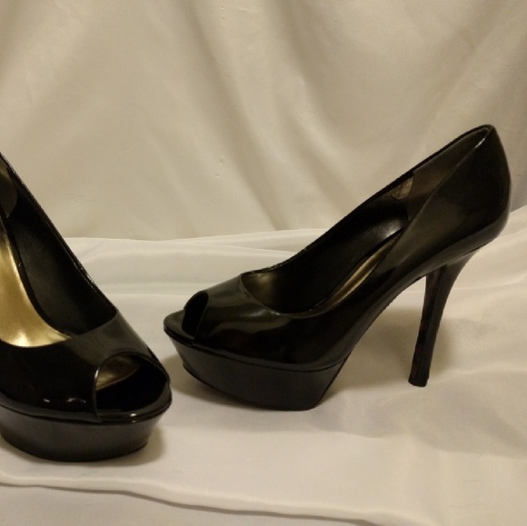 NEW Guess Pumps