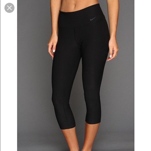 NWT✔️Nike✔️ black capris - Picture 3 of 4