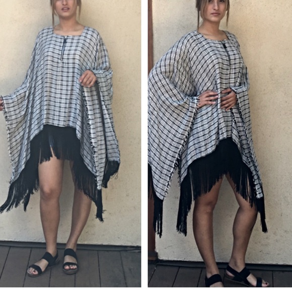Fringed poncho - Picture 3 of 3