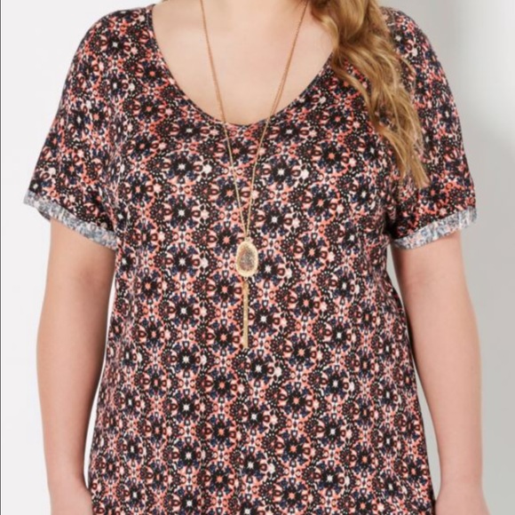 Plus Medallion Burst Split Dolman Top - Picture 2 of 4