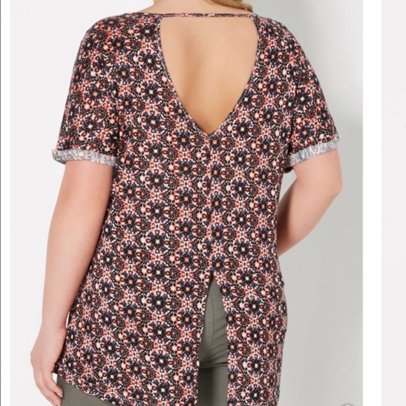 Plus Medallion Burst Split Dolman Top - Picture 3 of 4