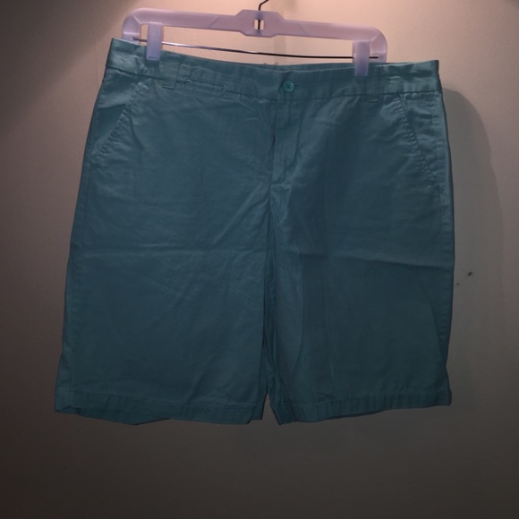 Gap boyfriend roll-up khaki shorts