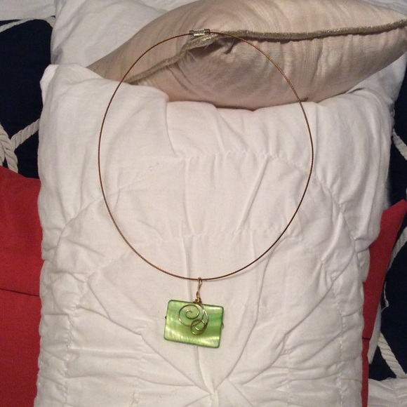 Brown wire necklace with pendant