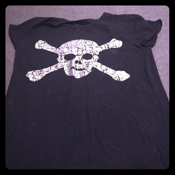 Skull and cross tee - Picture 1 of 1