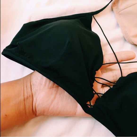 |🔺FLASH SALE🔺|2Minimalistic Bathing Suit Tops - Picture 3 of 4