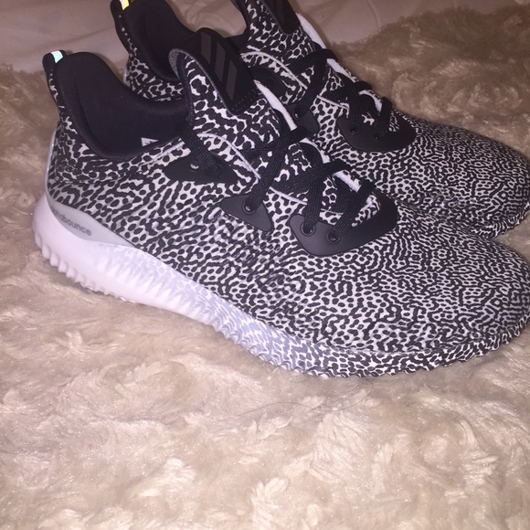 Adidas alpha bounce black and white