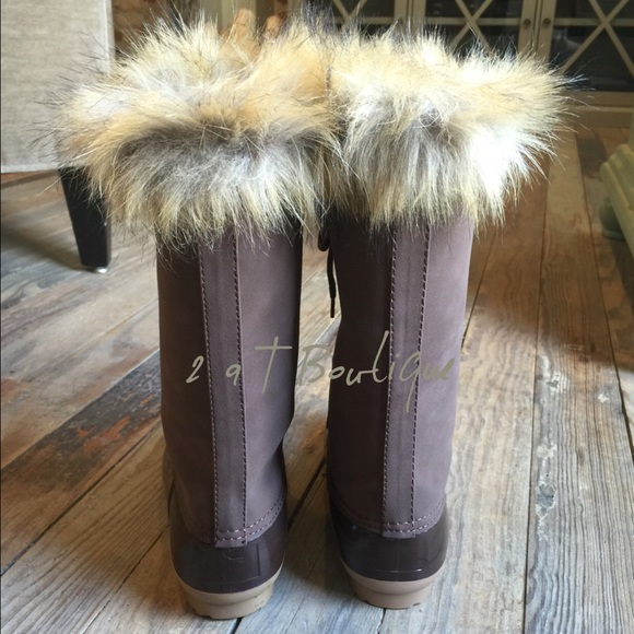 LAST PAIR! Faux fur Duck Boots - Picture 3 of 4