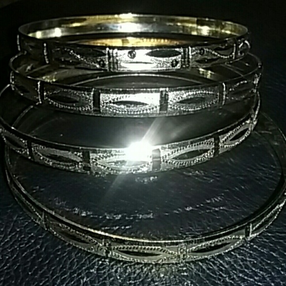 INDIAN BANGLES 2 PAIRS