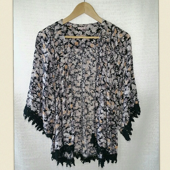 Cover-up/shrug - Picture 1 of 3