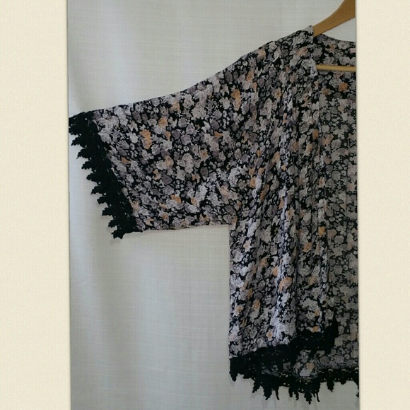 Cover-up/shrug - Picture 3 of 3