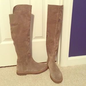 Over the knee suede boots (Vince Coleton)