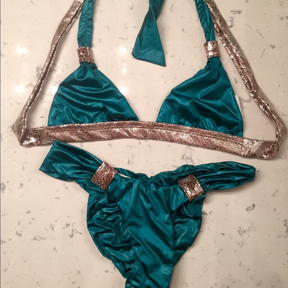 Beach Bunny turquoise bikini