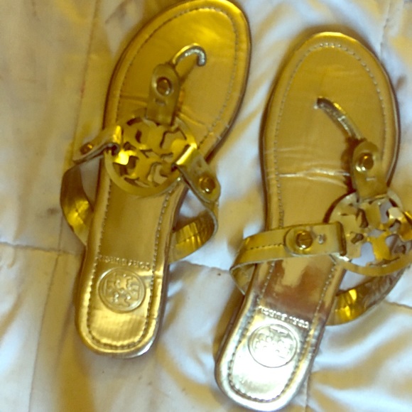 Size 8.5 gold dressy flip flops