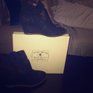 Lucky Brand Keno Women's Pull-on Bootie (black)