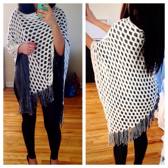 ❤️GRAY ONLY❤️ Fringe Knit Poncho - Picture 3 of 3