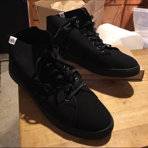 Very cool black unisex shoe! Brand new