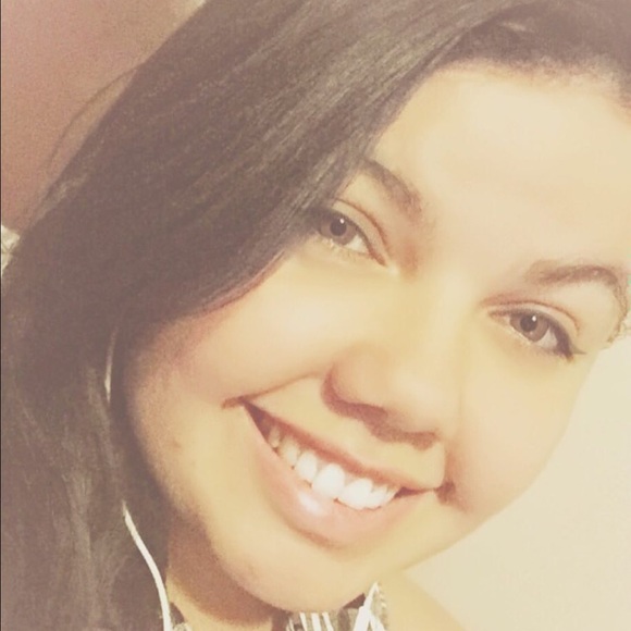 Meet your Posher, Selena - Picture 1 of 1