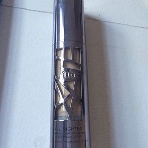 Urban Decay All Nighter shade 4.0