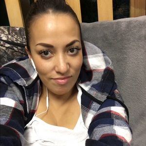 Meet your Posher, Mirella