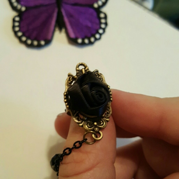 SOLD Wrist wrap with ring attached - Picture 4 of 4