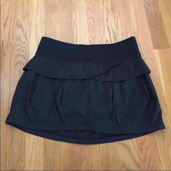 Black Lululemon run skirt