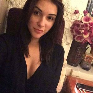 Meet your Posher, Dafne