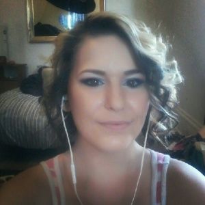 Meet your Posher, Crystal