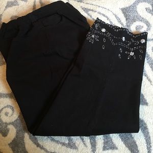 Elastic back waist fly front ankle pants.