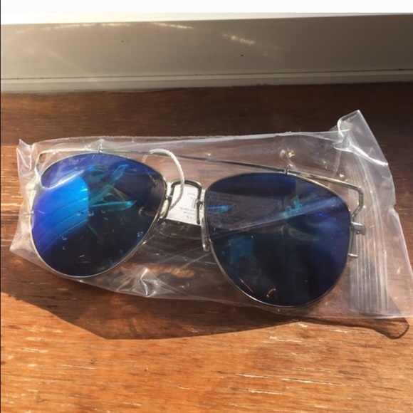 Gifted 🎉 - Picture 2 of 4