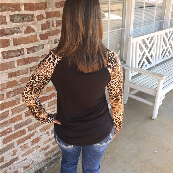 ❌SOLD! LAST ONE! Leopard Print Raglan - Picture 2 of 3