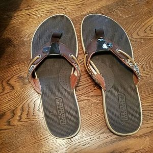 Sperry flip flops