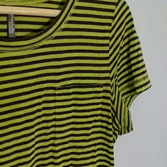 Cute tee - Picture 2 of 3