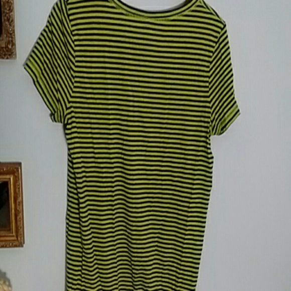 Cute tee - Picture 3 of 3