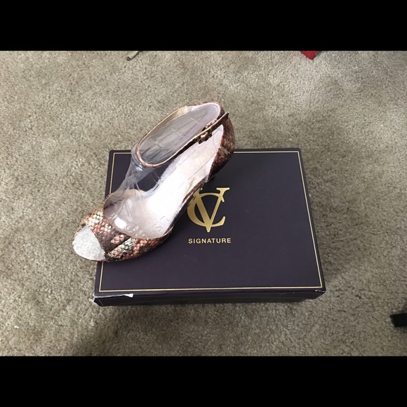 Vince Camuto Signature size 9.5