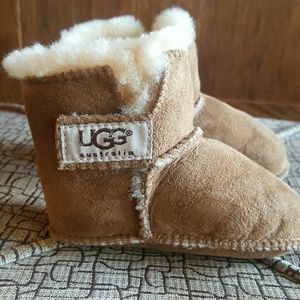 Baby/kids UGGS size:M Suede with wool lining.