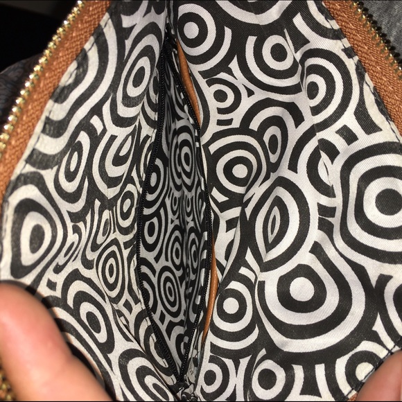 Tan Clutch with chain strap - Picture 3 of 5