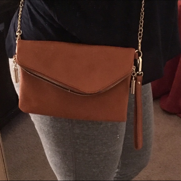 Tan Clutch with chain strap - Picture 5 of 5